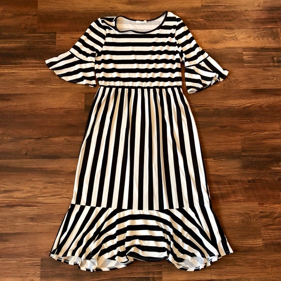 Dresses & Skirts - Maxi Dress